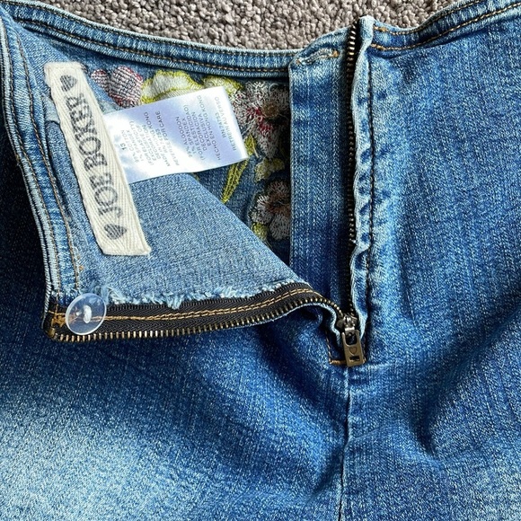 Joe Boxer Vintage Wide Leg Embroidered High Waisted Jeans - Picture 6 of 10